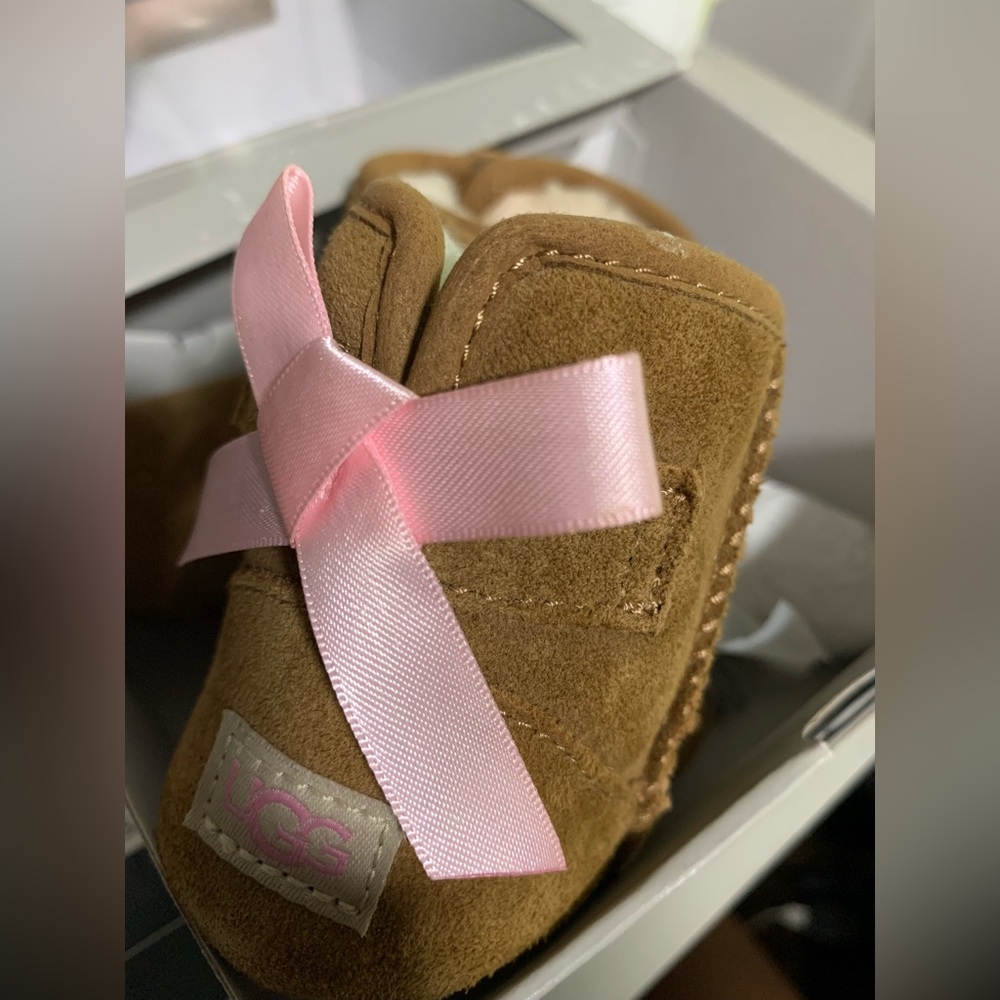 Baby girl pink bow uggs